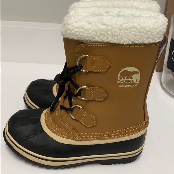 Kids waterproof Sorel boots. US size 2 - Picture 3 of 9